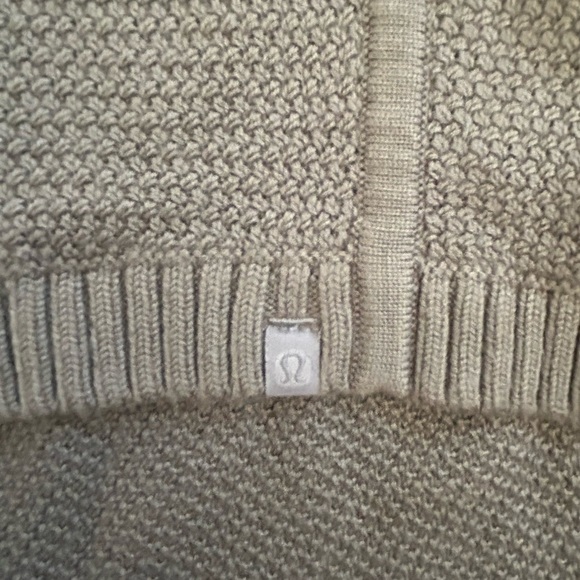 LULULEMON On The Go Poncho Grey Sage OS - Picture 9 of 11